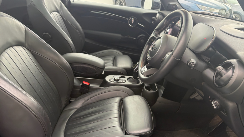 MINI Hatchback 135kW Cooper S Level 3 33kWh 3dr Auto Electric Hatchback